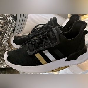 Boys Adidas's Black and Gold Sneakers Sz 3 Very Gently worn